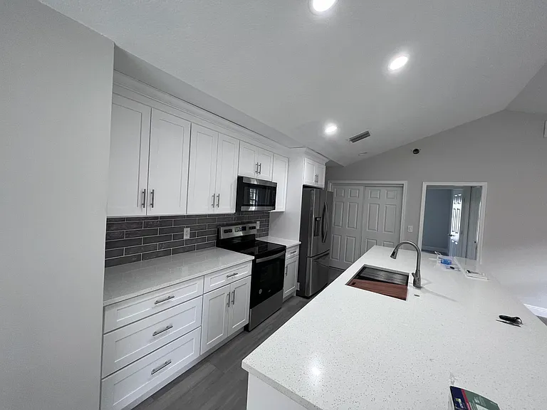 1598 Hawthorne Pl — Photo 5