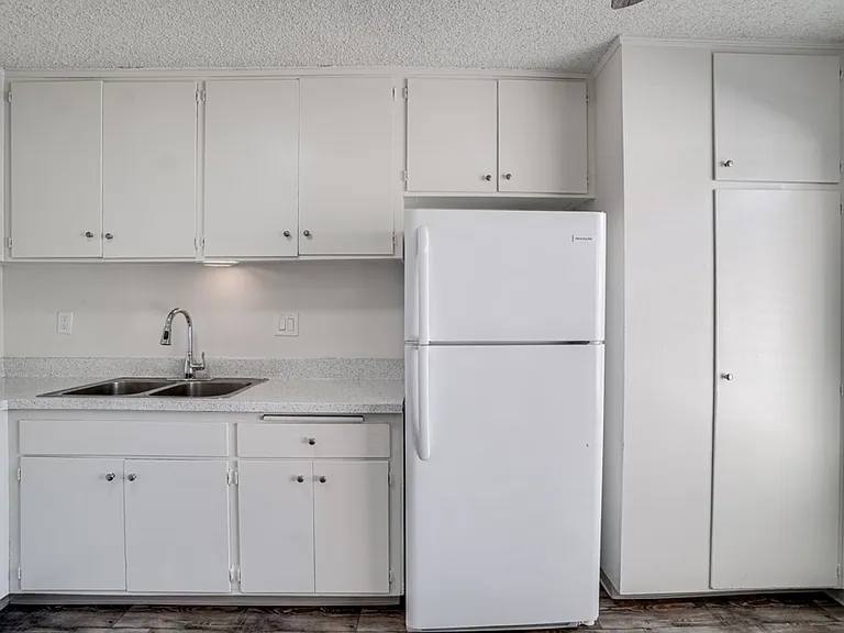 Oak Valley Apartments — Photo 43