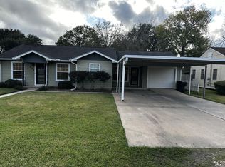 923 N 12th St, Nederland, TX 77627