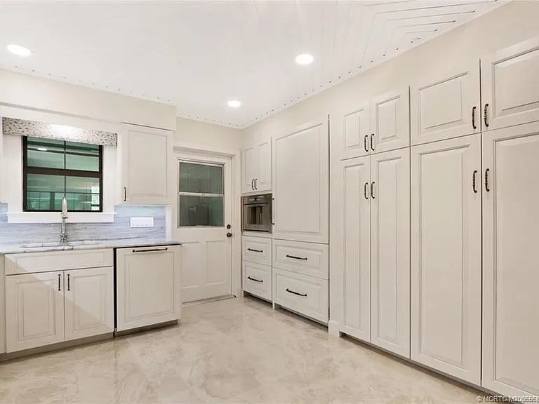 21 Emarita Way — Photo 15