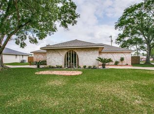 601 Huntington Ln, Friendswood, TX 77546