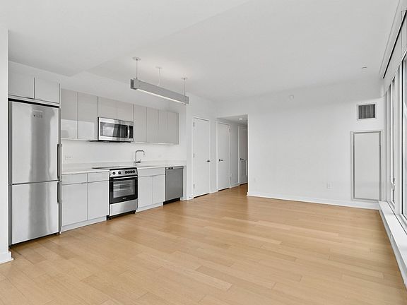 5th image of 400 W 113th St APT 1525