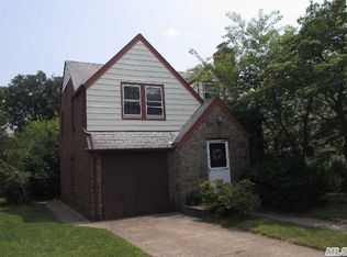 50 Poppy Ave, Franklin Square, NY 11010