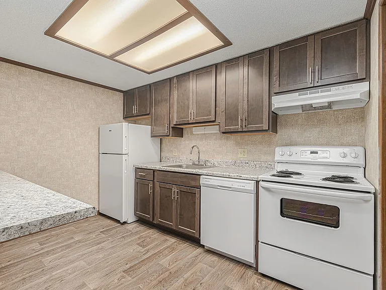 Pineridge Apartments — Photo 7