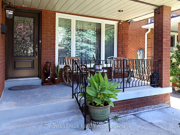 3rd image of 1086 Hedge Dr
