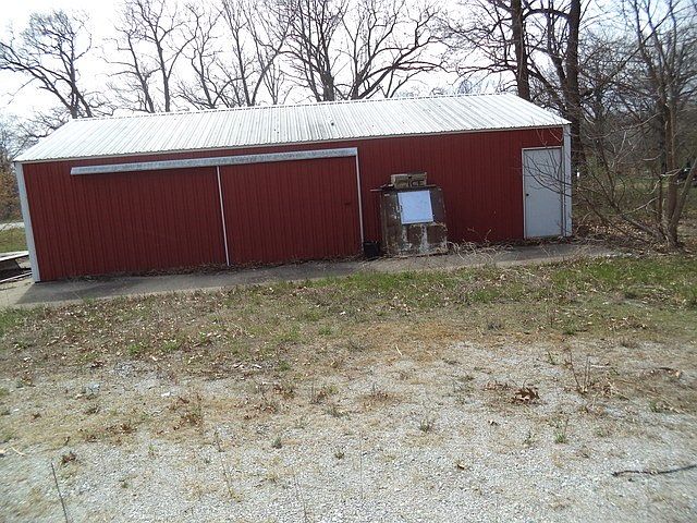 2nd image of 206 Turkey Run Rd