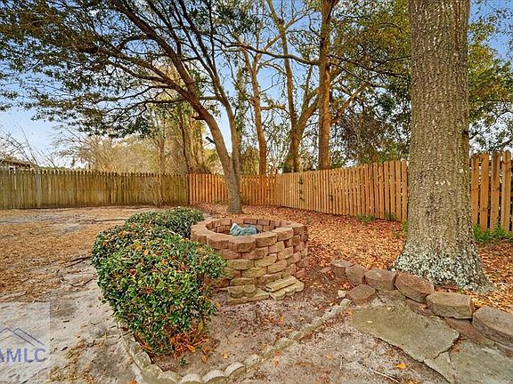5th image of 1111 Montclair Dr