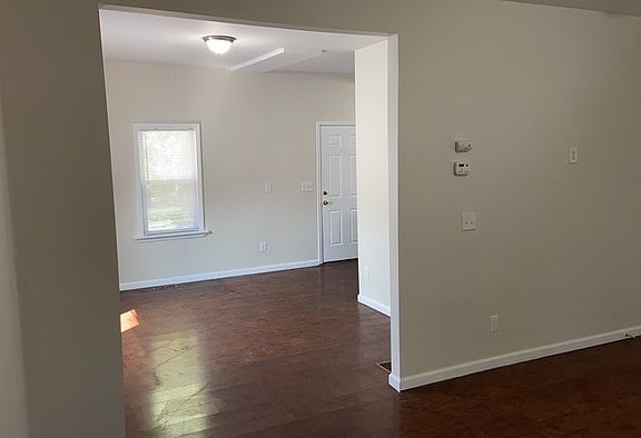 5th image of 641 Crestmore Ave
