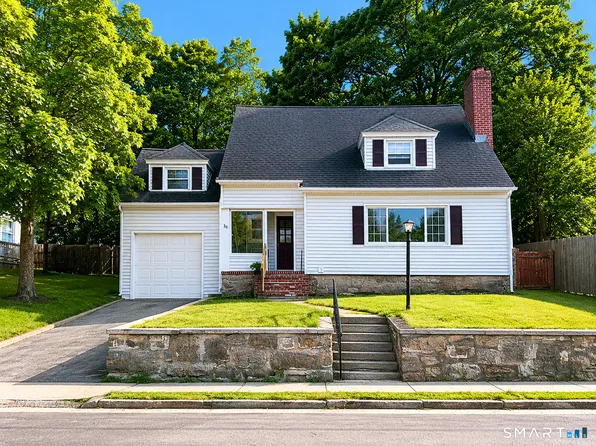 30 Crest Street, New London, CT 06320