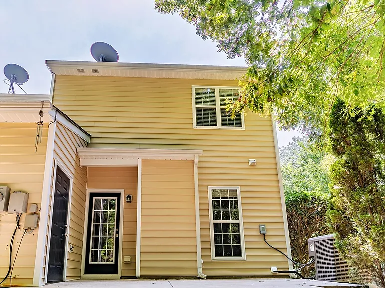 208 Sir William Ln — Photo 28