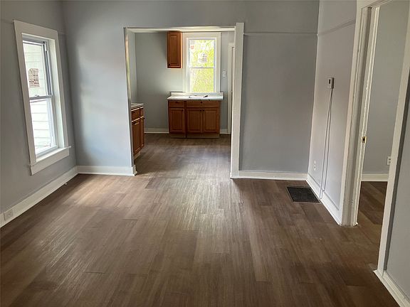 4th image of 6 Evans St