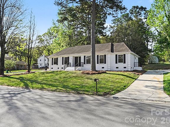 2nd image of 834 Braxfield Dr