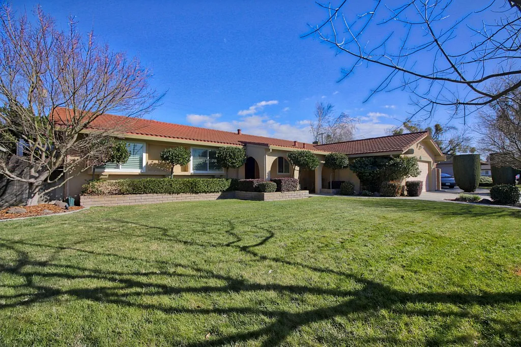 1829 Fallon Ln photo 1