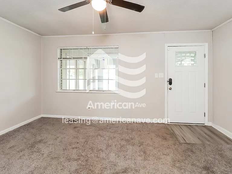 590698_003_dining_room_4.jpg
