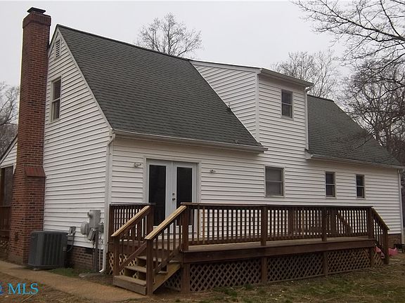 4th image of 128 N Oakes Cir