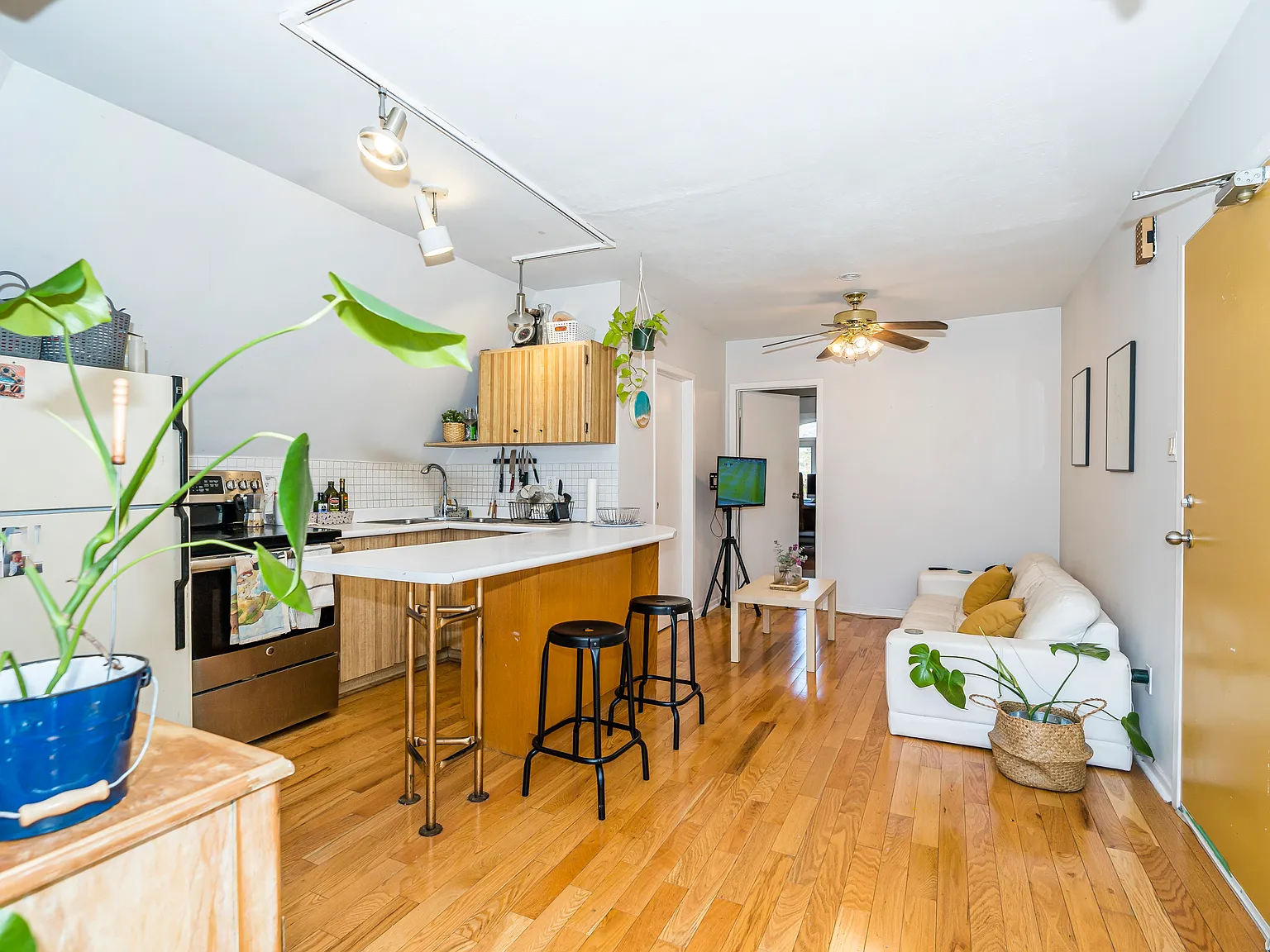 1 bed, 700 sqft, $2,250 — Photo 2