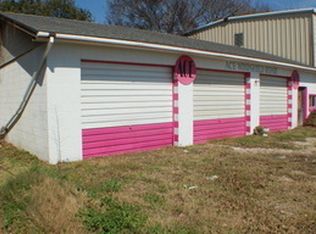 226 W Plantation Dr, Clute, TX 77531