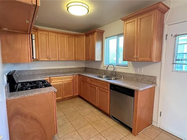 2569 N Brighton St — Photo 6