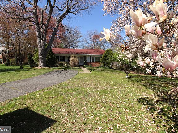 2nd image of 7254 Beverly Manor Dr