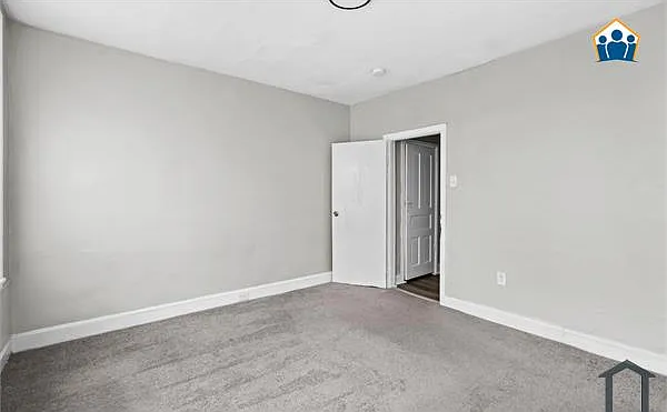 2511 W Oakdale St — Photo 12