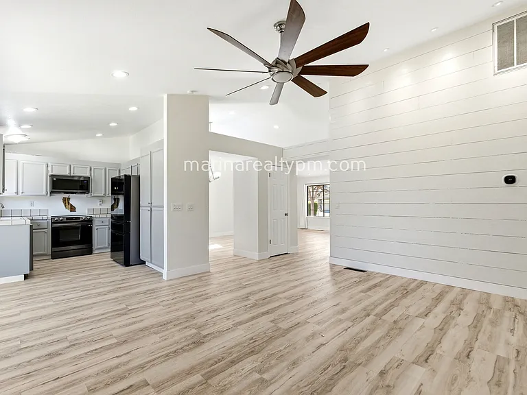 208 Buttercup Cir — Photo 42