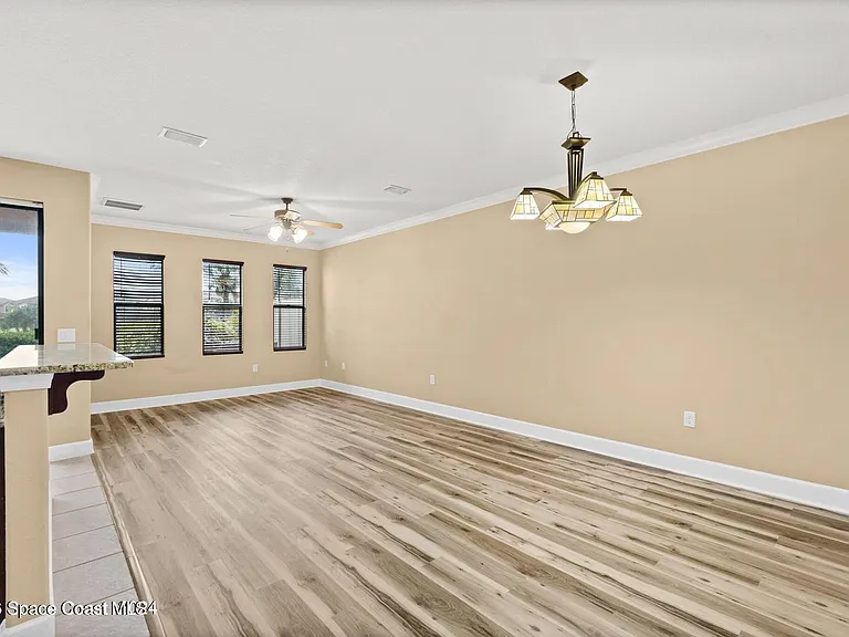 765 Ventura Dr — Photo 3