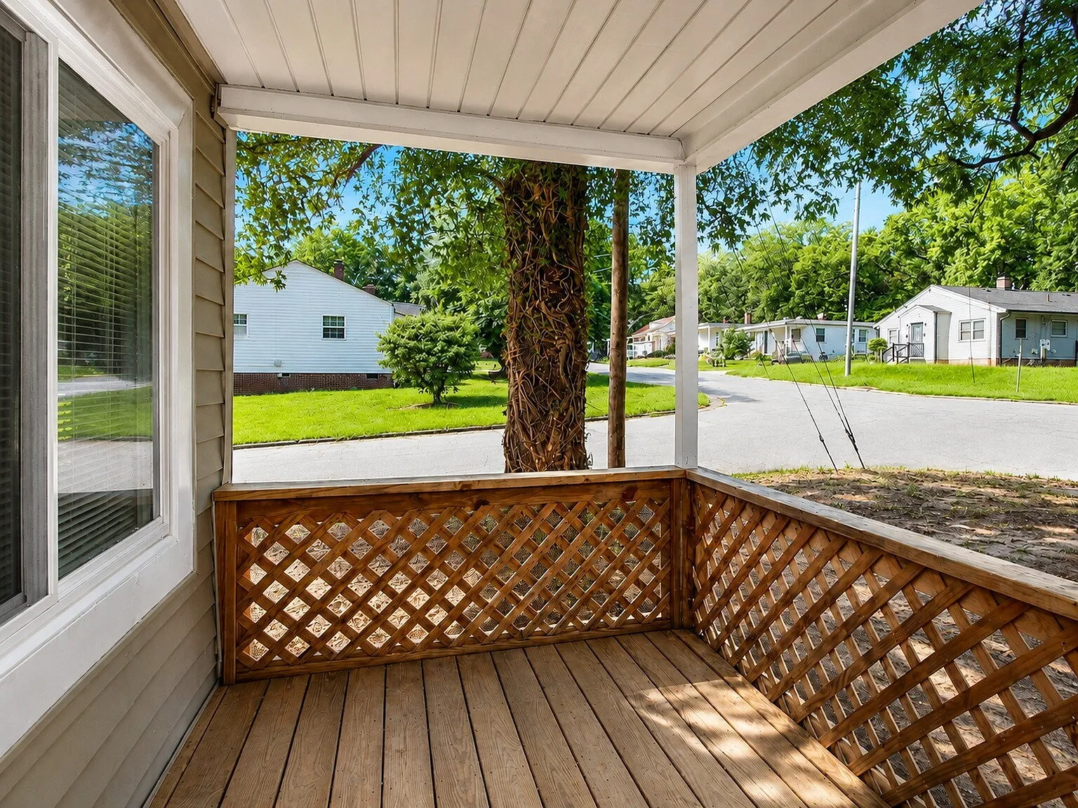 3 bed, 1.0 bath, 987 sqft, $1,250 — Photo 3