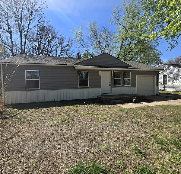 1121 E Luther St — Photo 2