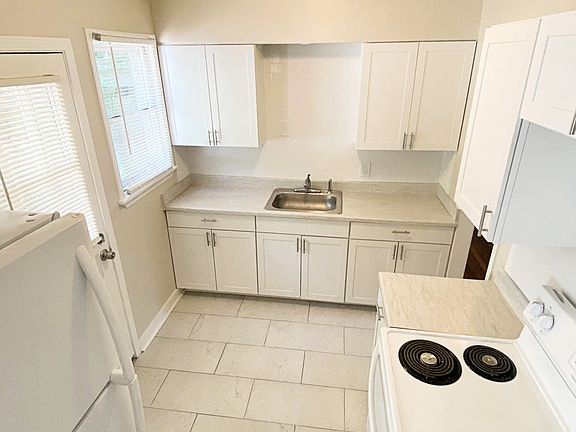 3rd image of 1318 Briarwood Dr