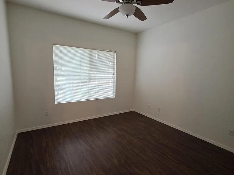 1825 W Desert Willow Dr — Photo 5