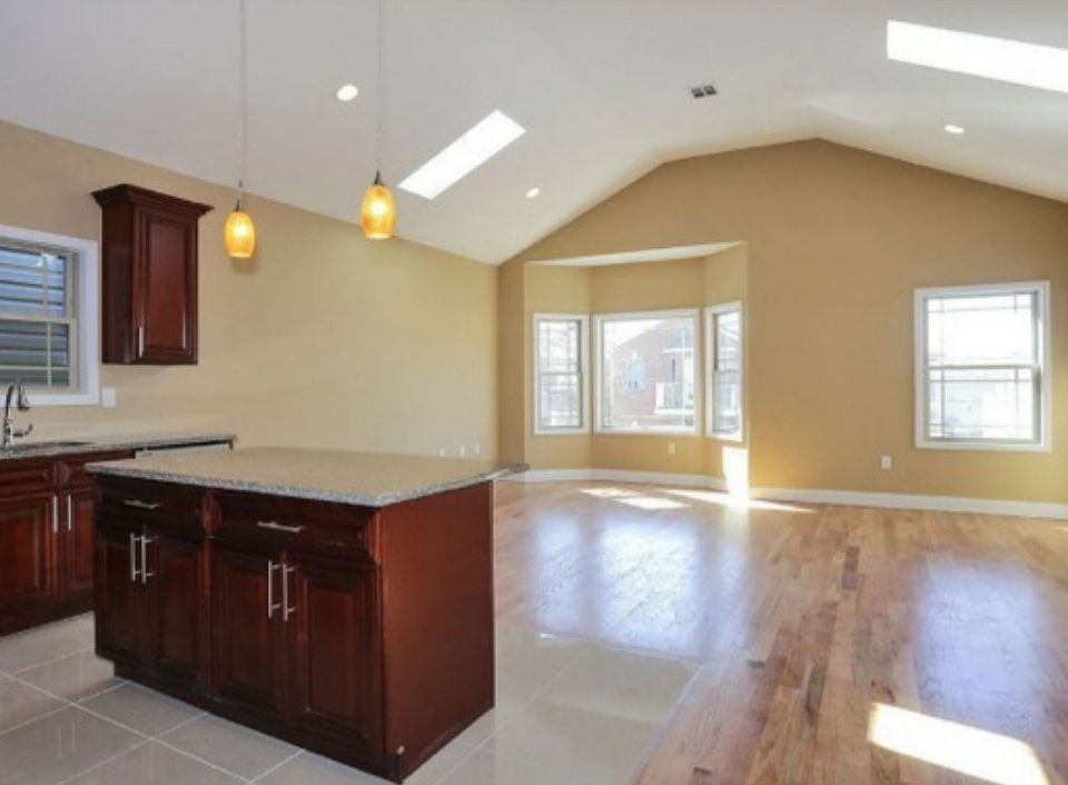 2nd image of 148 Grace St #2