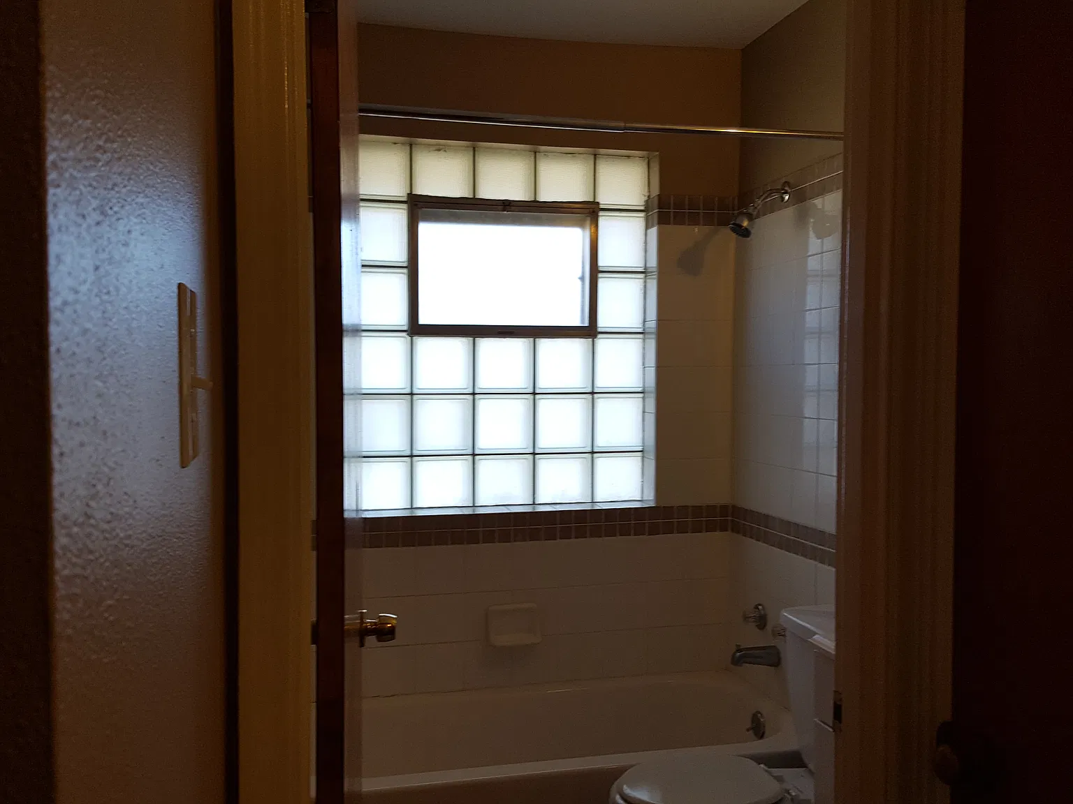 3 bed, 900 sqft, $1,250 — Photo 4