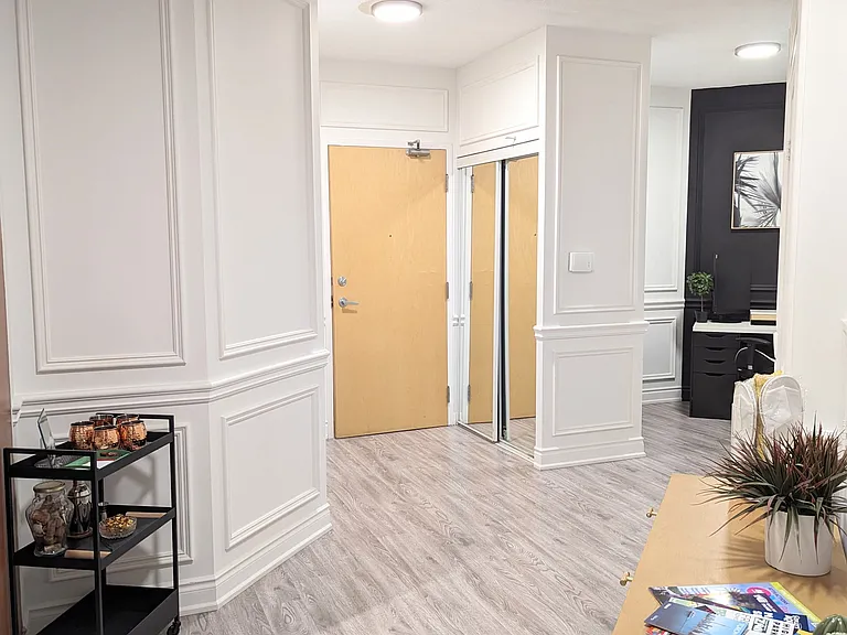 220 Burnhamthorpe Rd W #711 — Photo 2