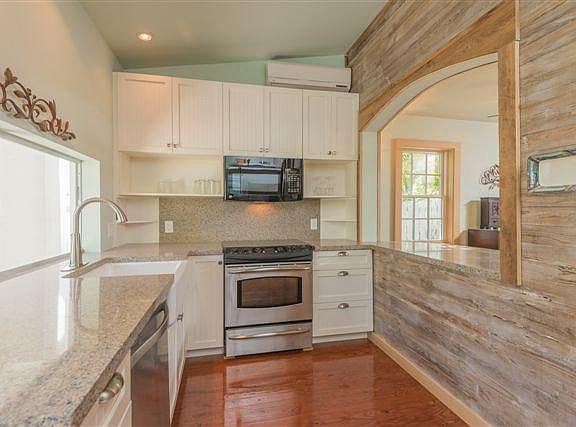 Full size kitchen with wine cooler