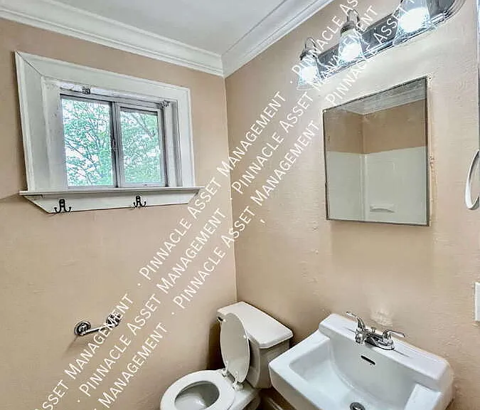 208 Valley View Ave #3 — Photo 2