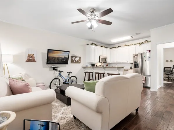 2011 S 7th St #4B, Waco, TX 76706