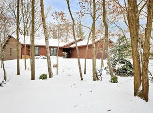 7856 Pathfinder Ln, West Bend, WI 53090