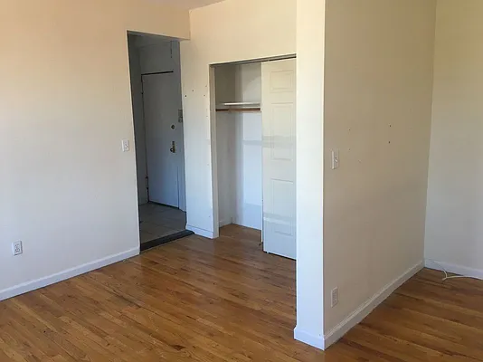 Rented by Salon Realty Corp | media 12