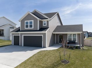 16349 Lolly Ln, Basehor, KS 66007