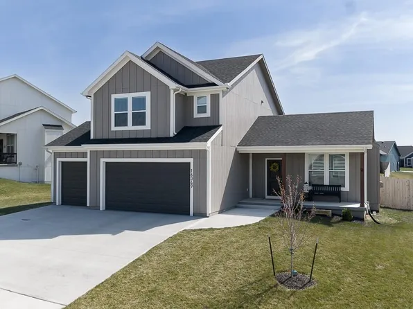 16349 Lolly Ln, Basehor, KS 66007