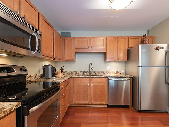 4th image of 211 E Ohio St APT 1021