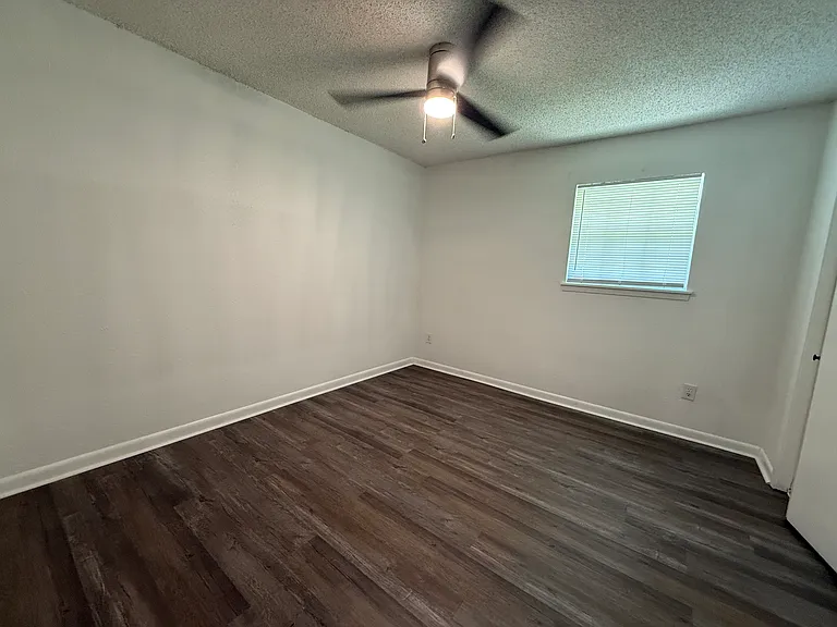 107 Zilia St — Photo 9