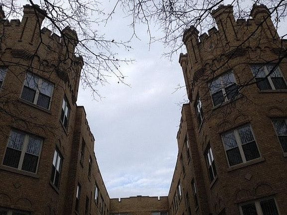3rd image of 2724 W Lunt Ave APT 3