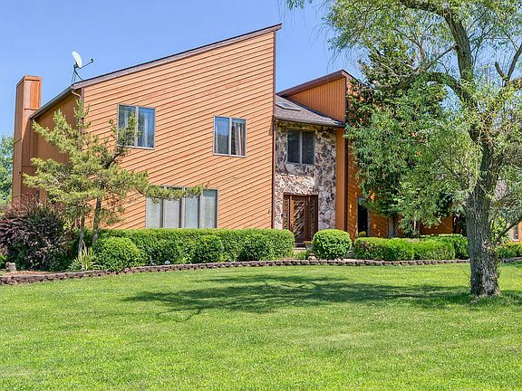 3rd image of 4 Cheryl Ln