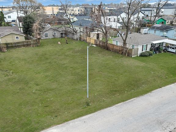 2nd image of 0 E 45th St Lot 21