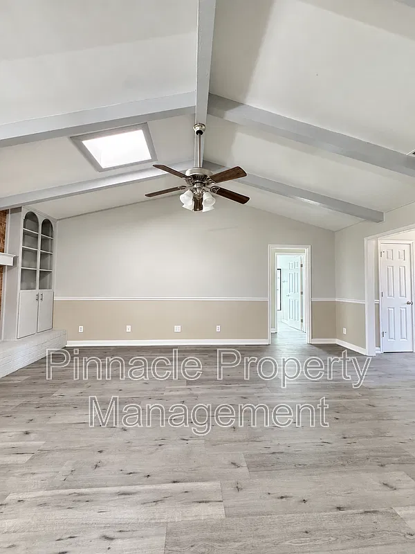 4 bed, 2.0 bath, 1749 sqft, $2,295 — Photo 3