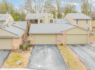 731 Arbor Ct, Bloomfield Hills, MI 48304