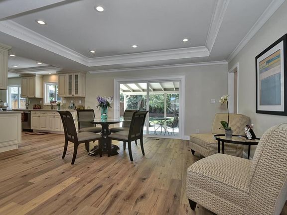 4th image of 1085 Woodbine Way