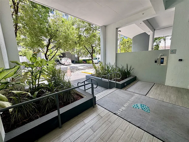 1723 SW 2nd Ave #704 — Photo 1