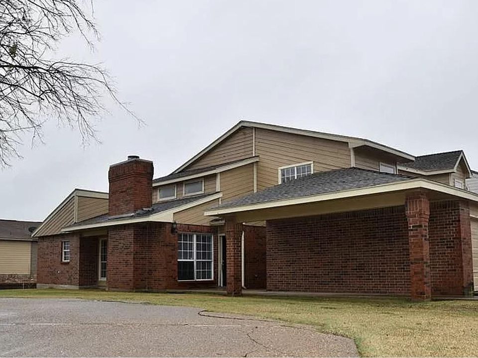 1st image of 802 Saint Andrews Ct